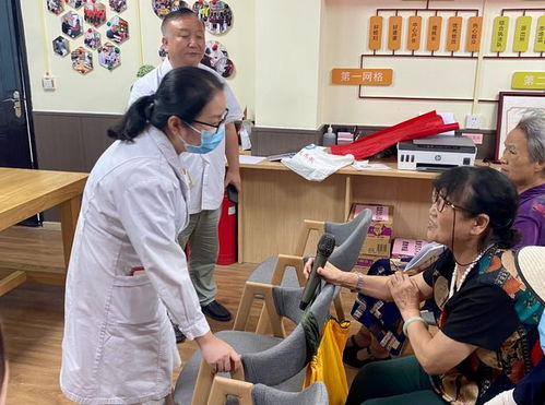 省二院專家團隊走進社區，健康科普與義診服務溫暖人心